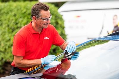 Autoglass mechanic repairs chip on windscreen