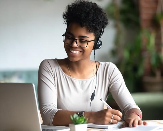 Lady with a laptop and headphones