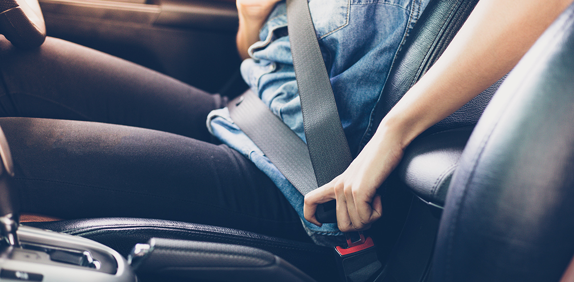 driver buckling up seatbelt